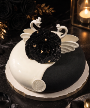 Bánh Entremet Swan Berry Vanilla Black ( Đặc Biệt )