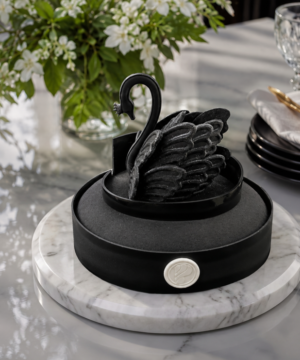 Bánh Entremet Midnight Swan Black
